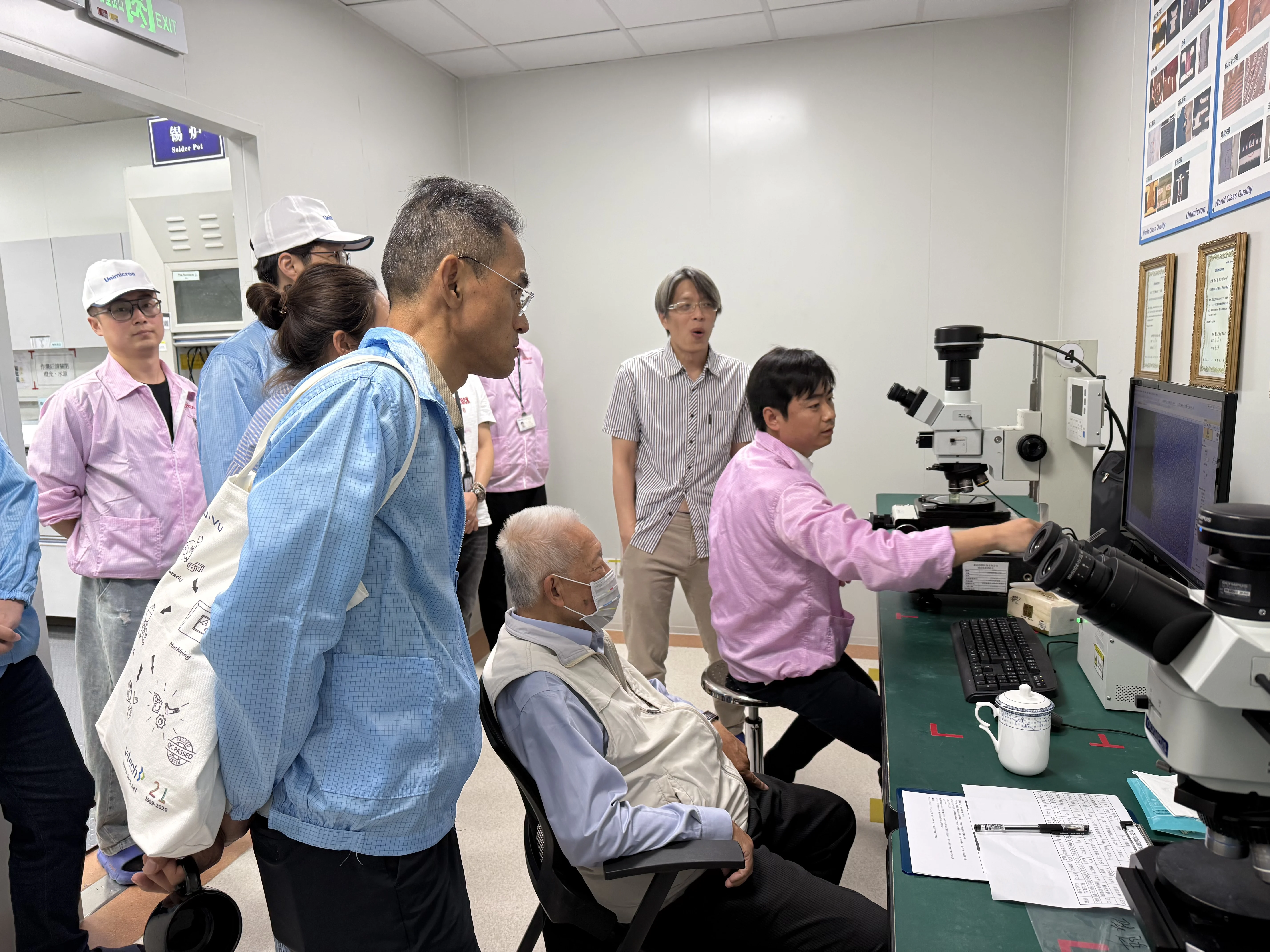 导师与员工开展培训交流