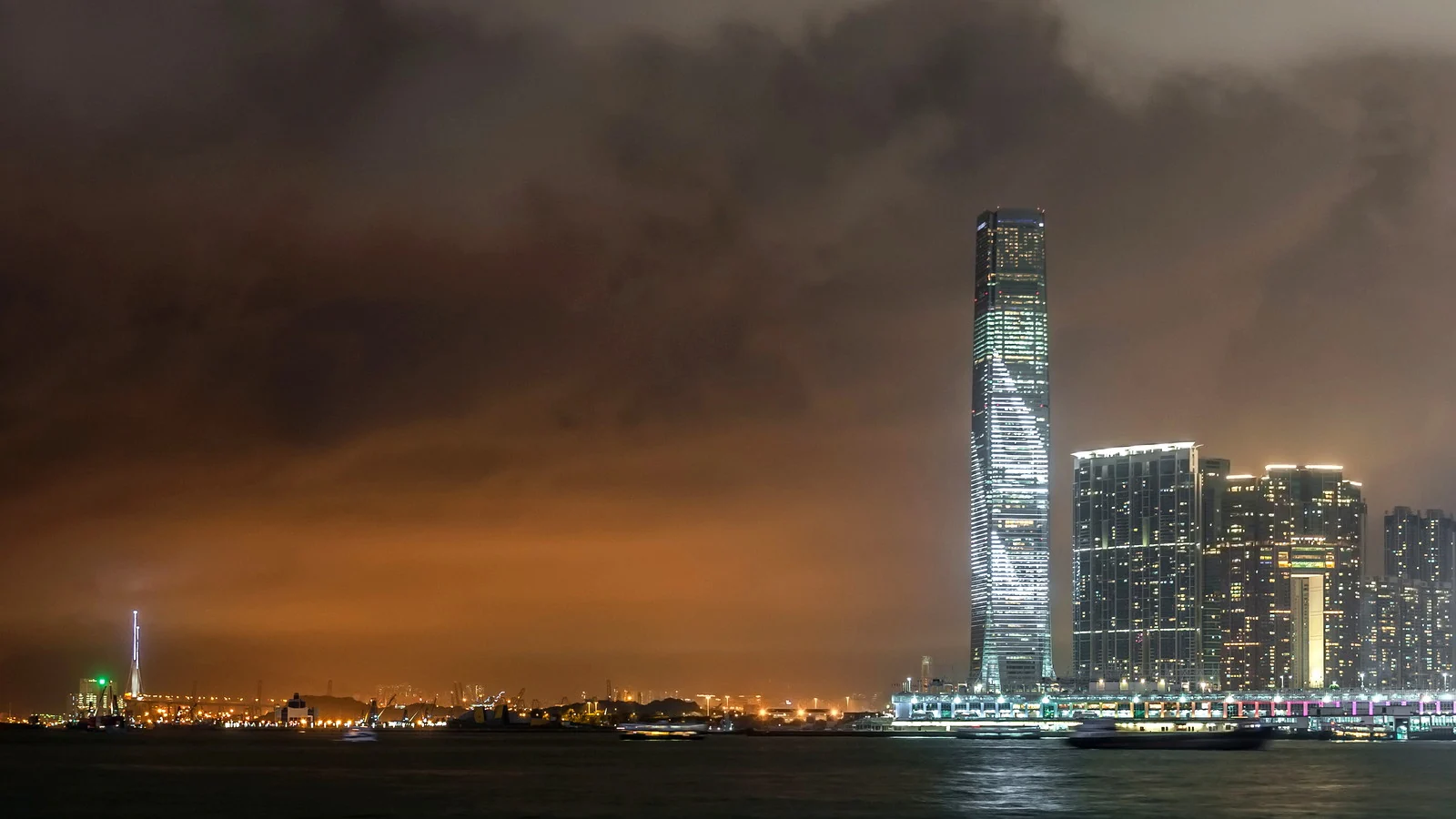 群策科技香港贸易基地与香港维港全景